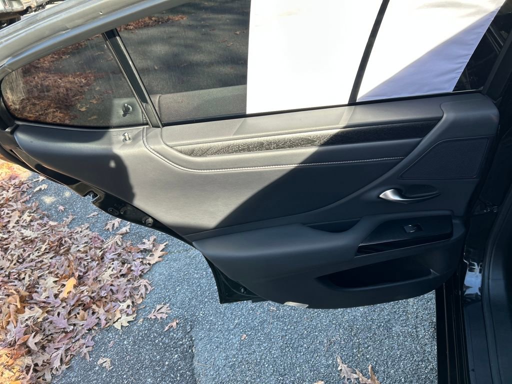 Used 2023 Lexus ES 300h w/ Premium Package image 21