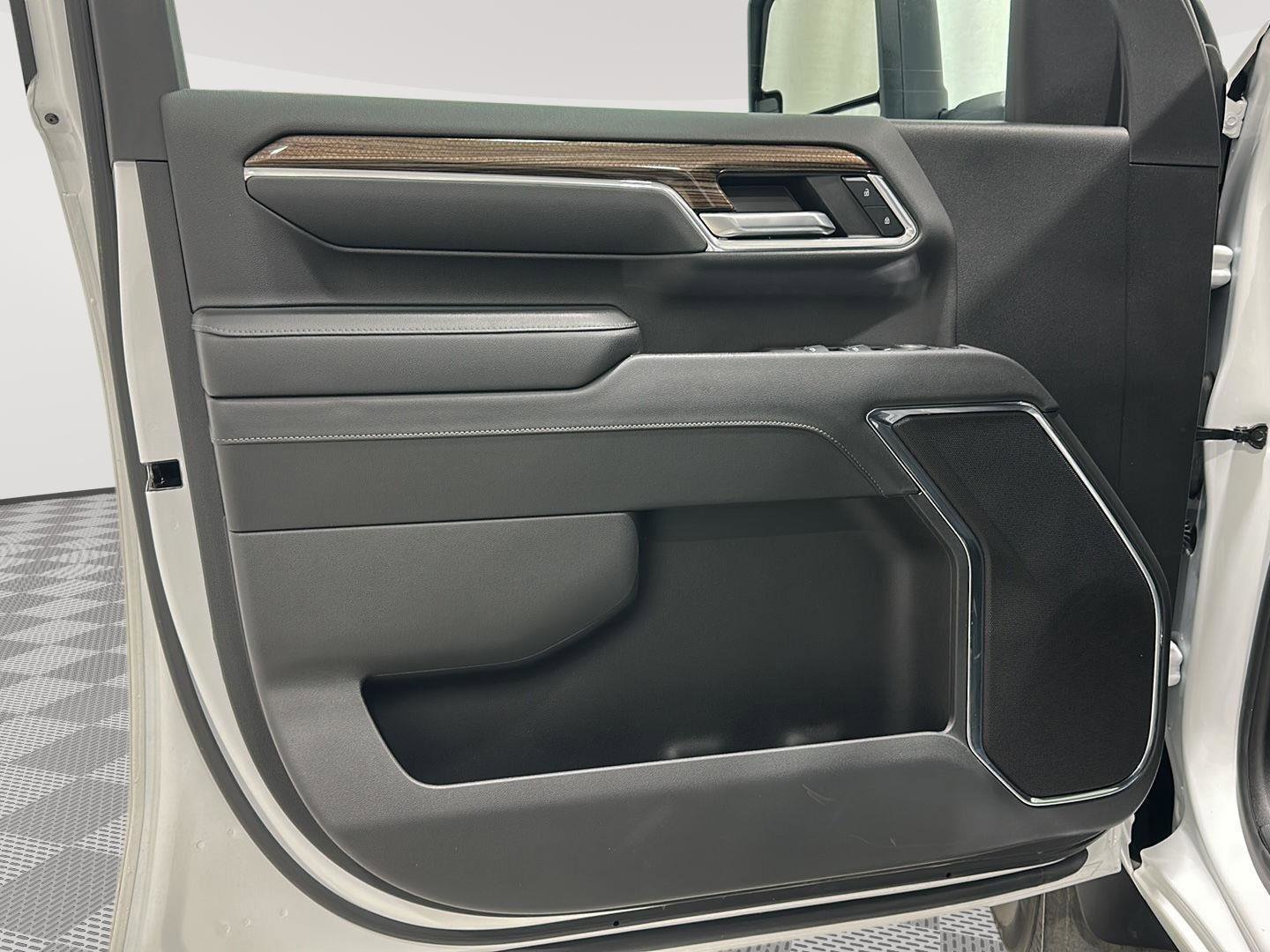 Used 2024 Chevrolet Silverado 3500 LT w/ Convenience Package image 21