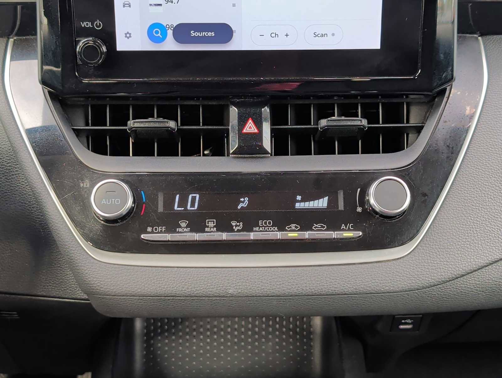 Used 2023 Toyota Corolla LE image 15