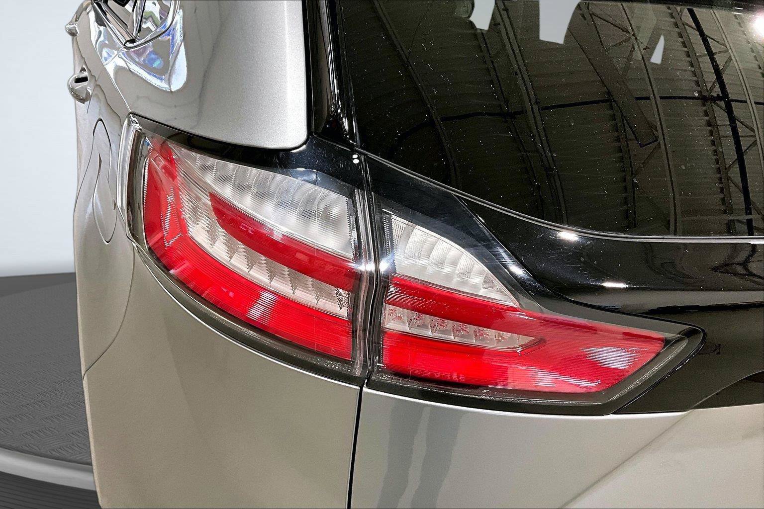 Used 2023 Ford Edge Titanium w/ Equipment Group 301A AWD/4WD image 31