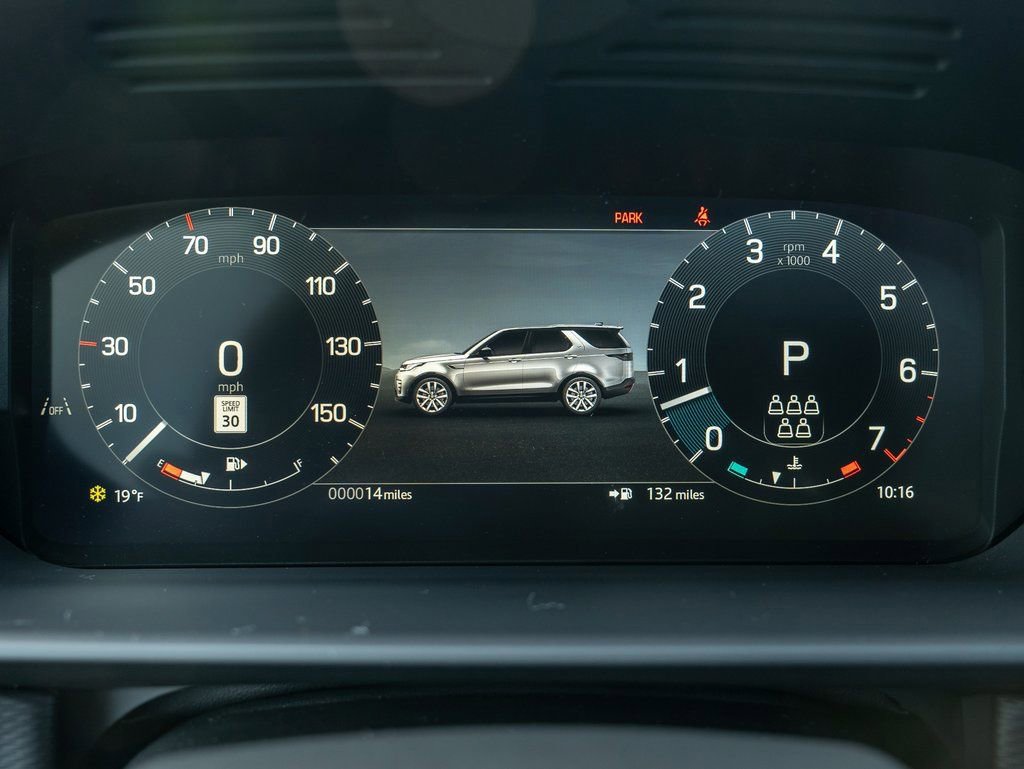 New 2025 Land Rover Discovery Dynamic SE image 13