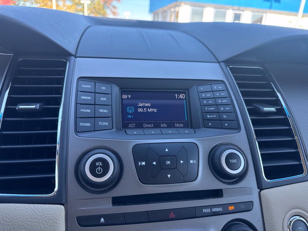Used 2018 Ford Taurus SE FWD image 18