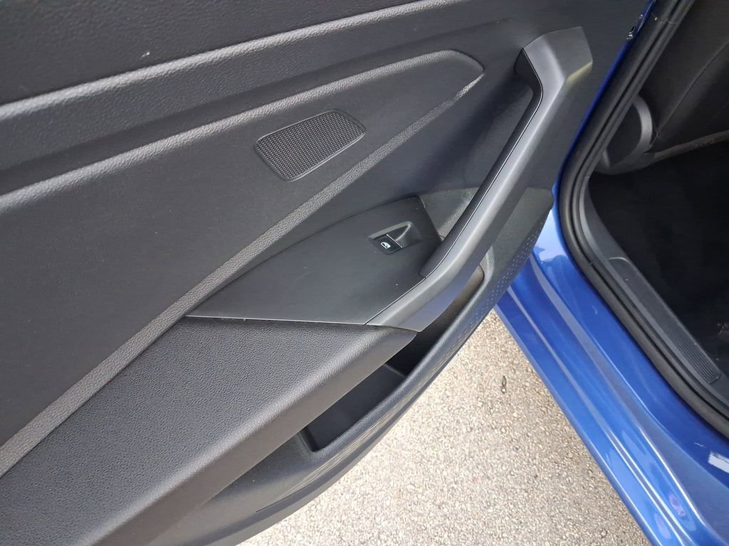 Used 2023 Volkswagen Jetta SE w/ Panoramic Sunroof Package image 12