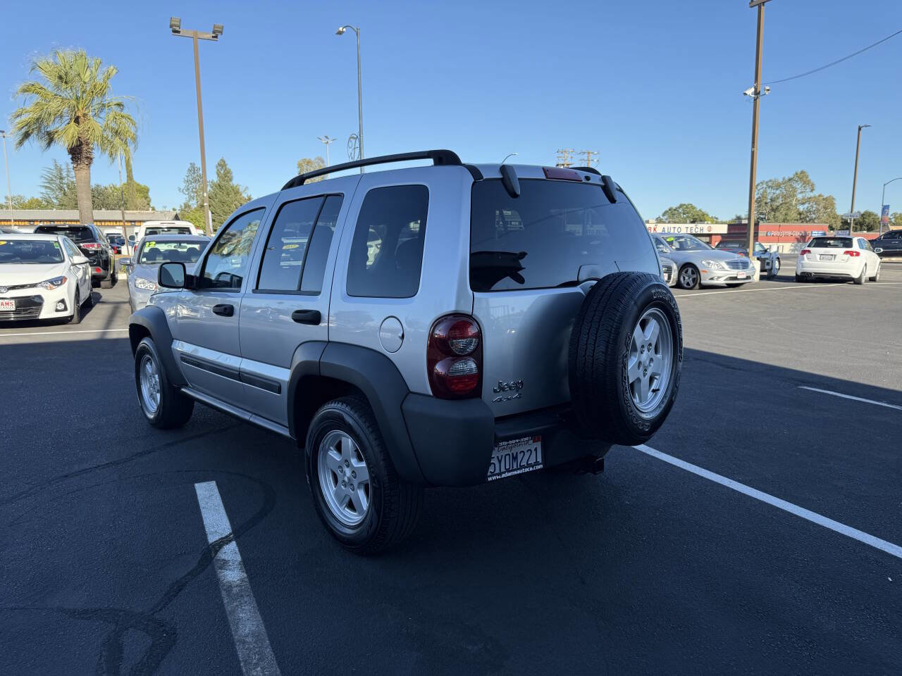 Used 2007 Jeep Liberty Sport AWD/4WD image 5
