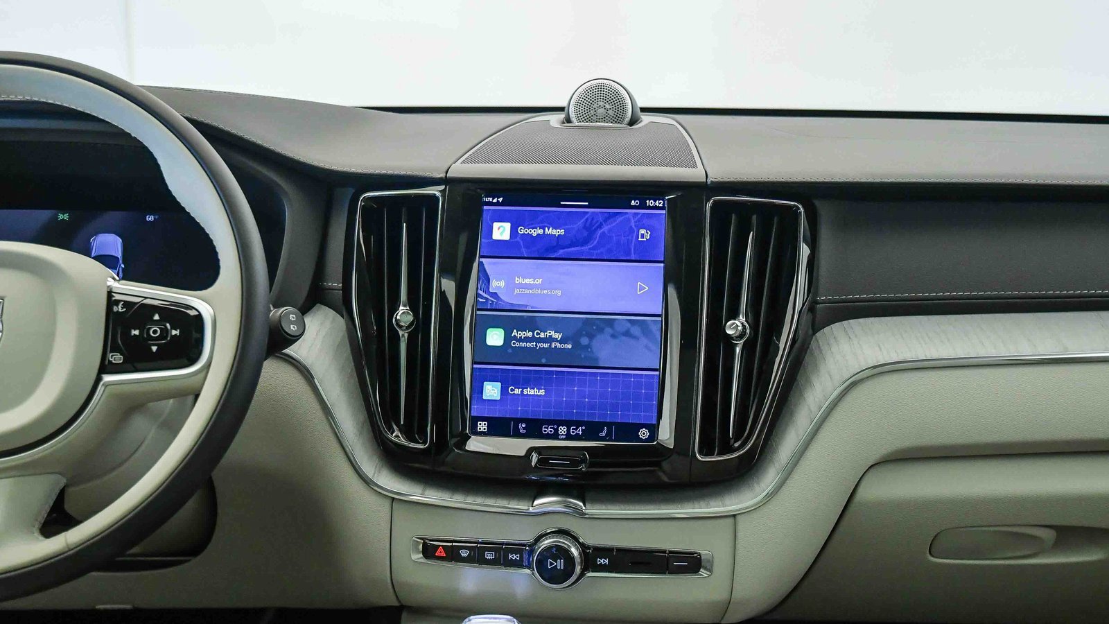 Certified 2025 Volvo XC60 B5 Ultra w/ Protection Package Premier image 14