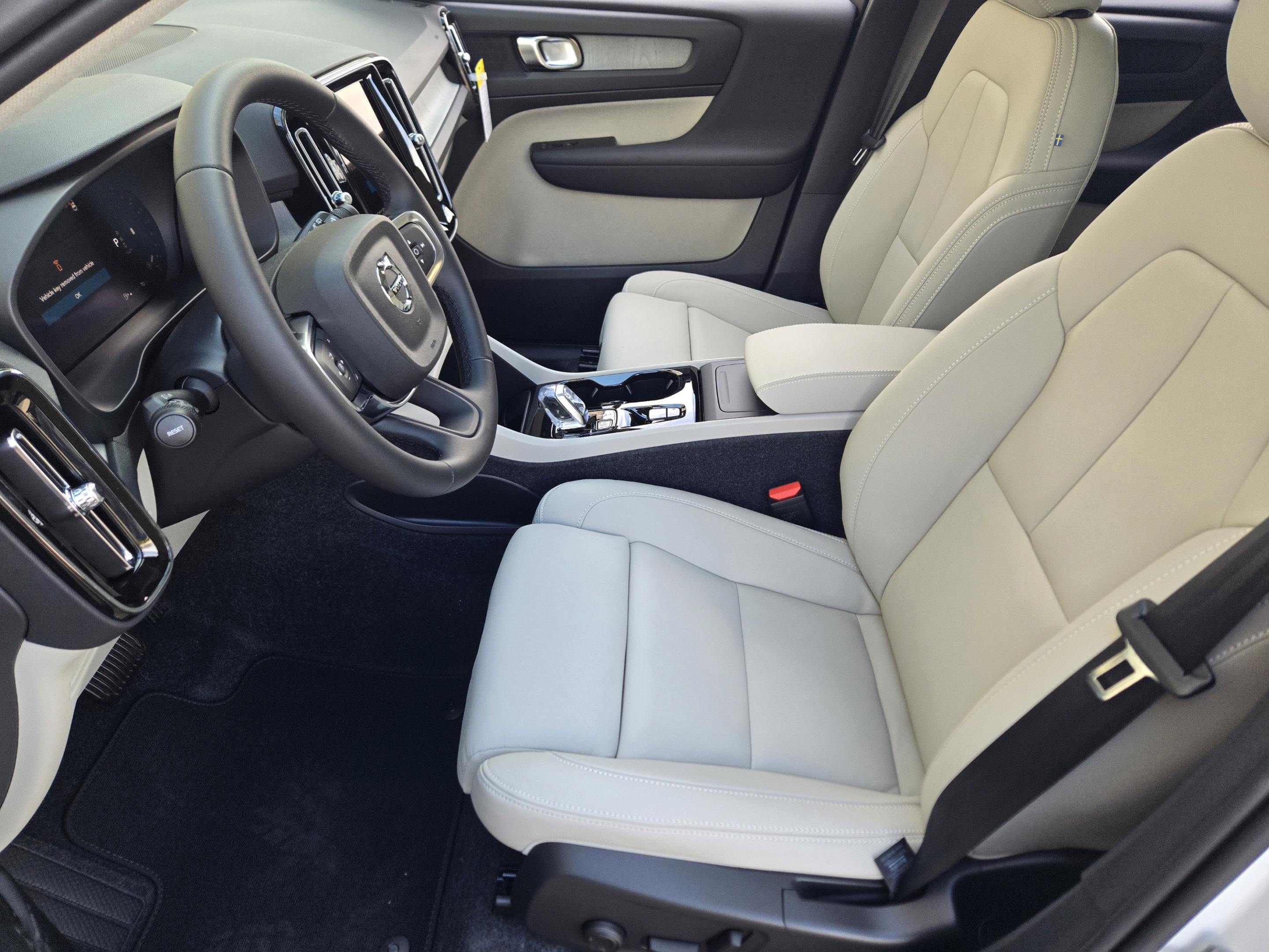 Used 2026 Volvo XC40 B5 Plus w/ Protection Package Premier AWD/4WD image 9