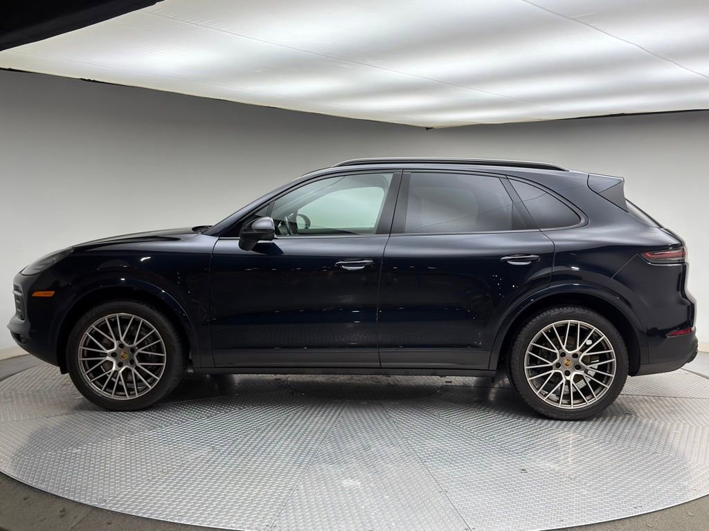 Used 2023 Porsche Cayenne Platinum Edition image 2