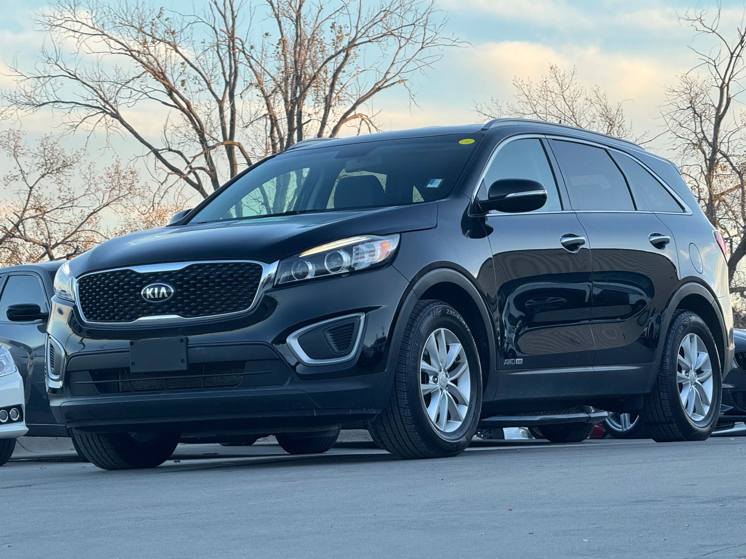 Used 2017 Kia Sorento LX Sport Utility 4D image 1