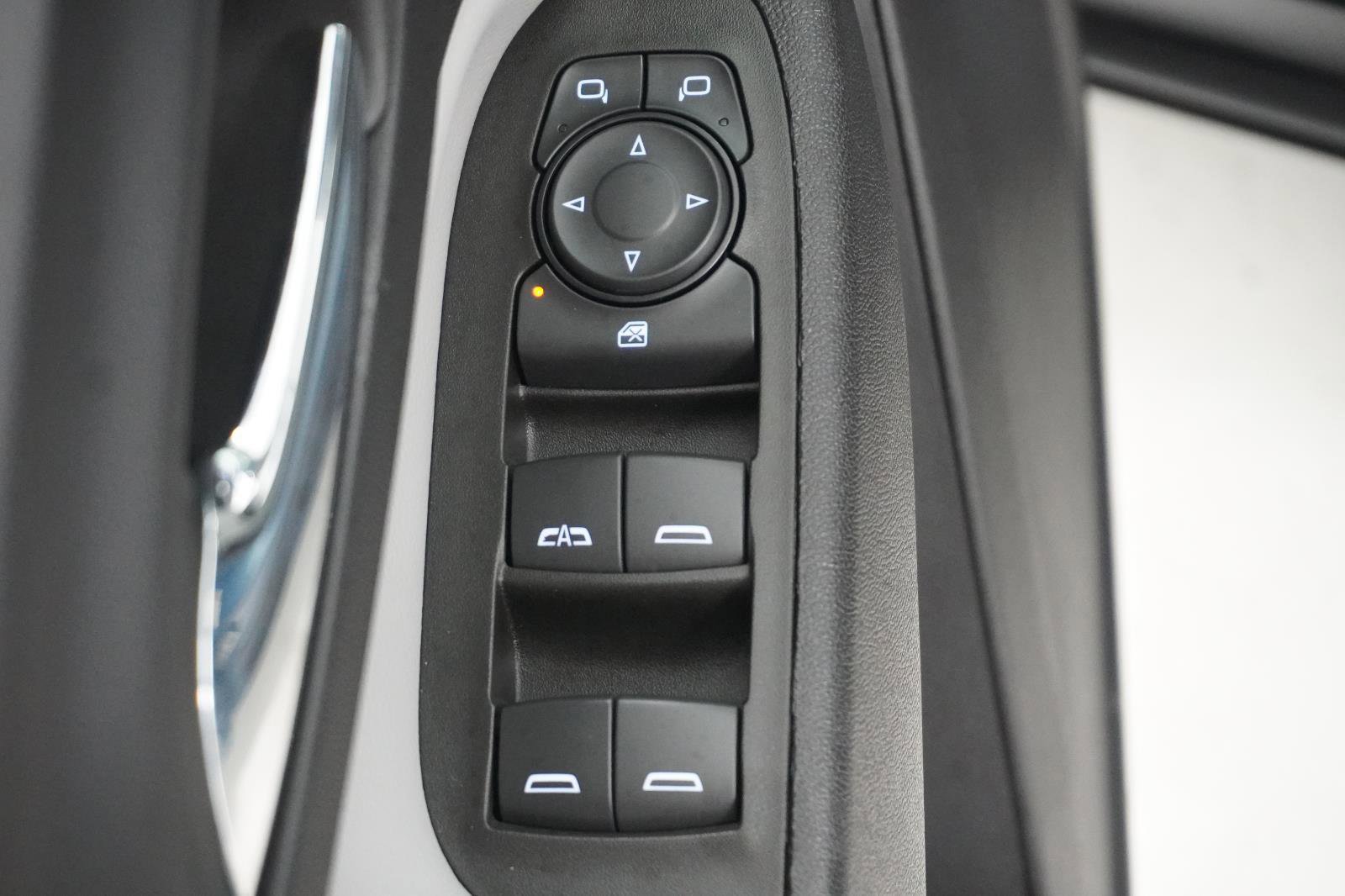 Used 2024 Chevrolet Equinox LS w/ Driver Confidence II Package image 13