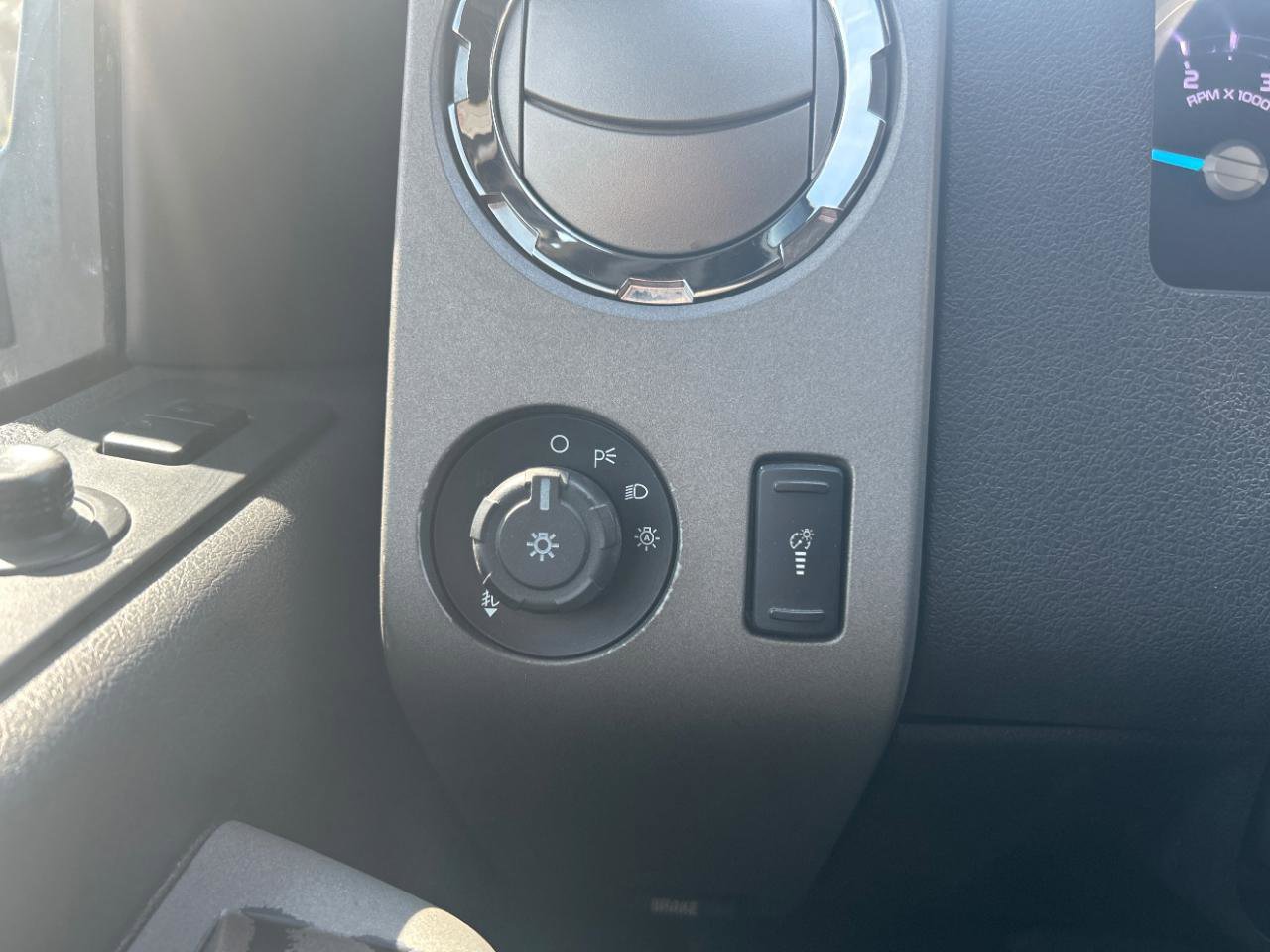 Used 2012 Ford F250 Lariat w/ Lariat Interior Pkg image 16