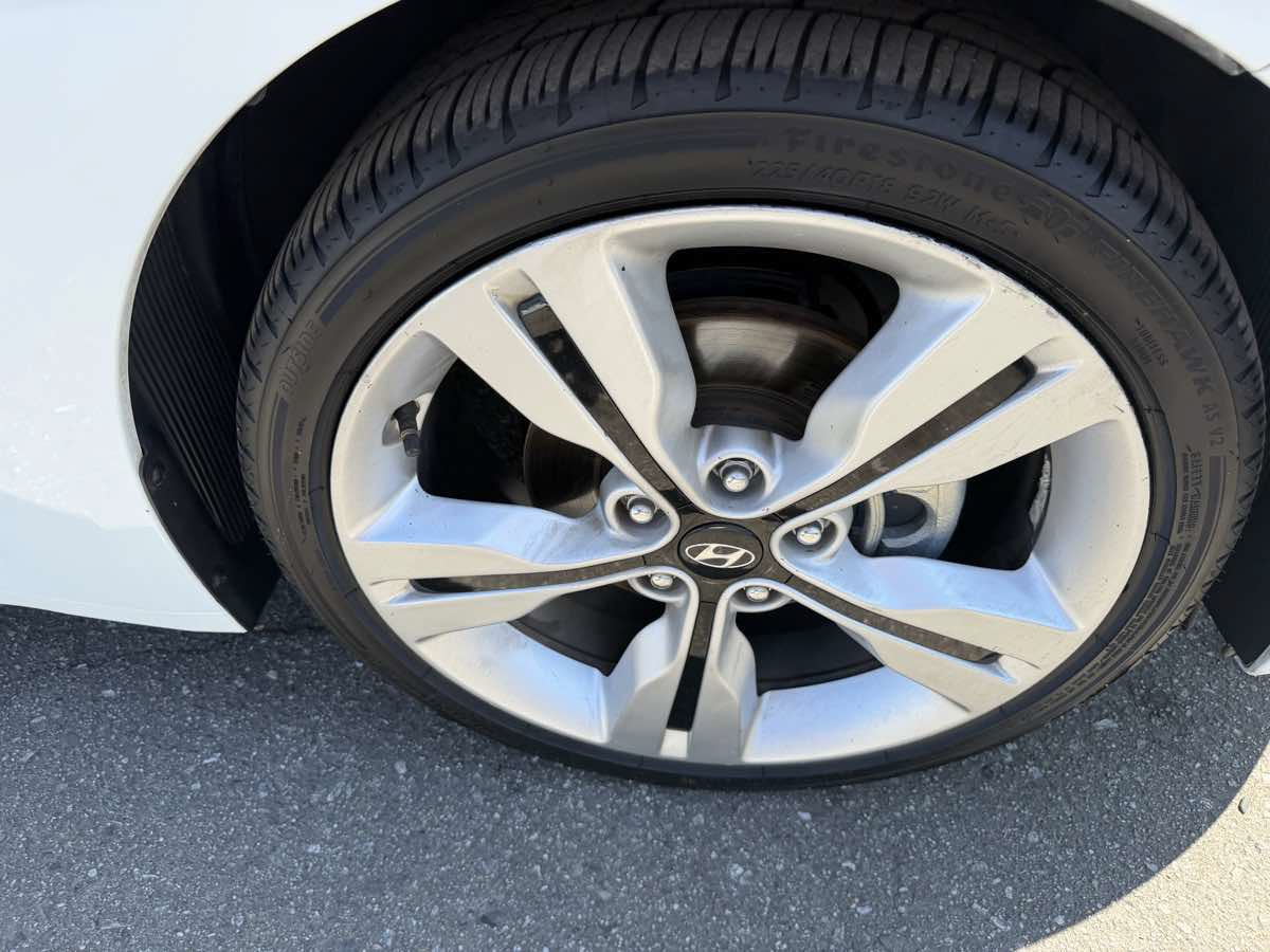 Used 2016 Hyundai Veloster w/ Option Group 02 FWD image 7