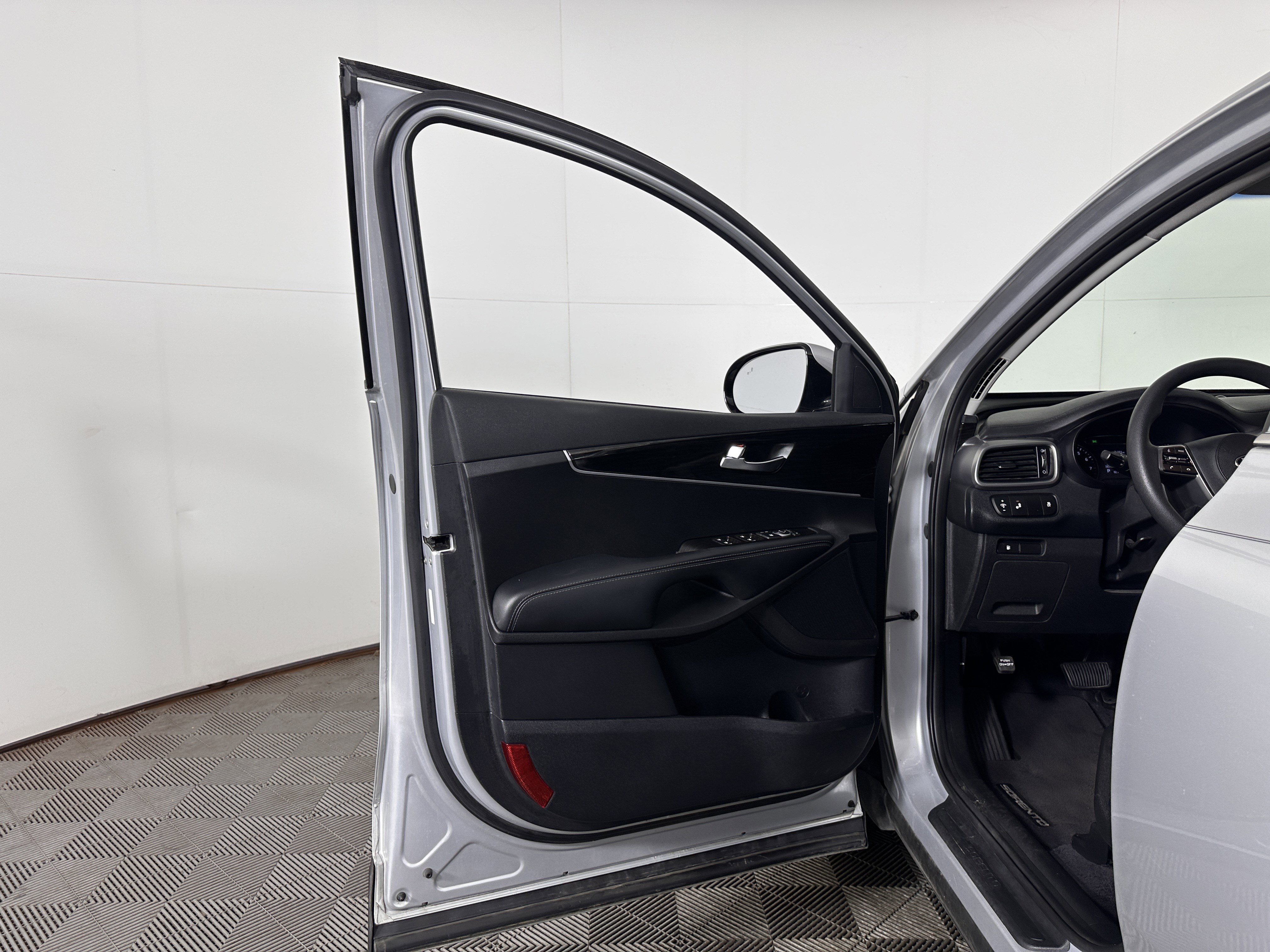 Used 2019 Kia Sorento LX image 27