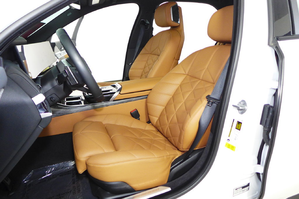 Certified 2024 BMW 740i w/ Premium Package RWD image 22