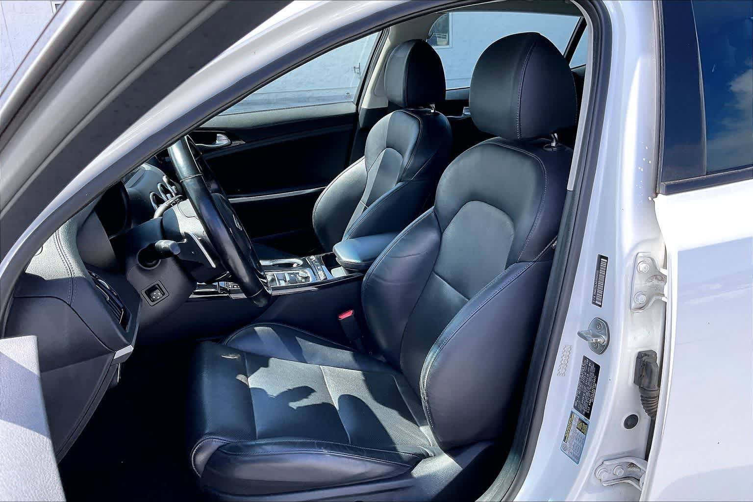 Used 2018 Kia Stinger Premium RWD image 11