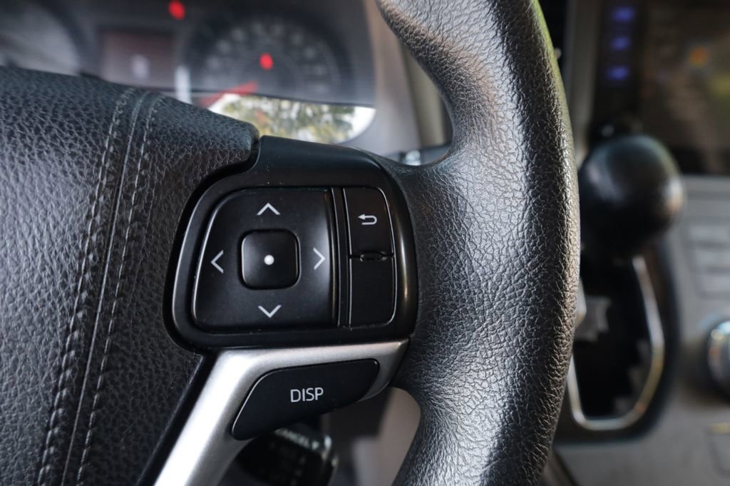 Used 2017 Toyota Sienna LE AWD/4WD image 28