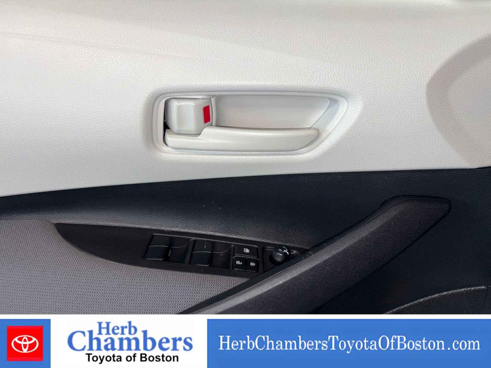 Used 2025 Toyota Corolla LE FWD image 17