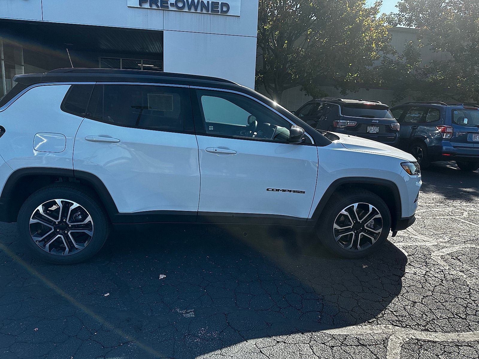 Used 2023 Jeep Compass Limited AWD/4WD image 3