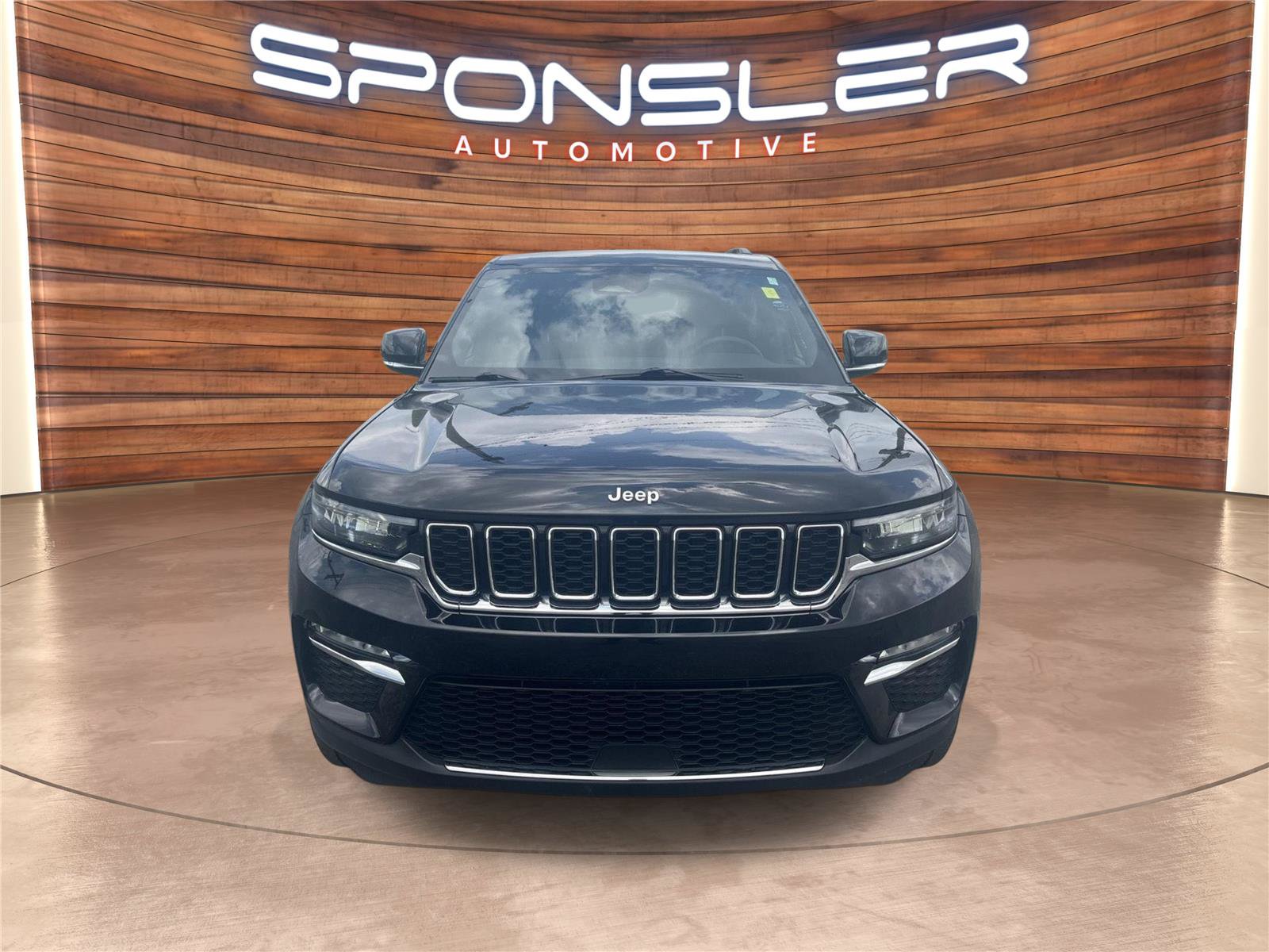 Used 2024 Jeep Grand Cherokee Limited AWD/4WD image 10