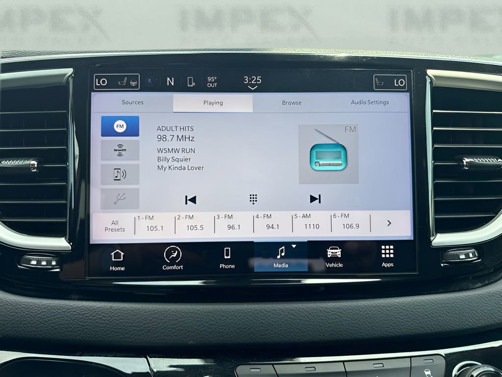 Used 2023 Chrysler Pacifica Touring-L FWD image 18