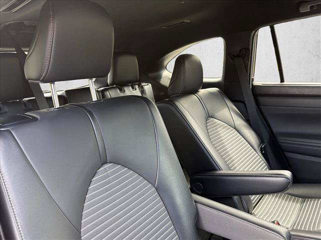 Used 2021 Toyota Highlander XSE FWD image 20