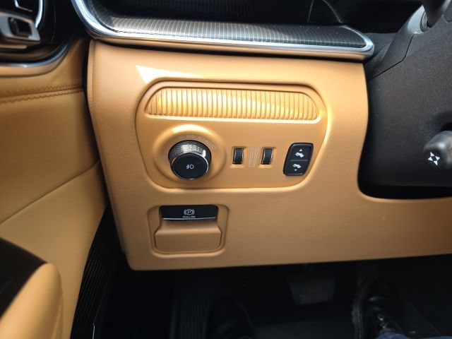 Used 2025 Jeep Grand Wagoneer L Series III w/ Rear Seat Video Group 1 AWD/4WD image 18