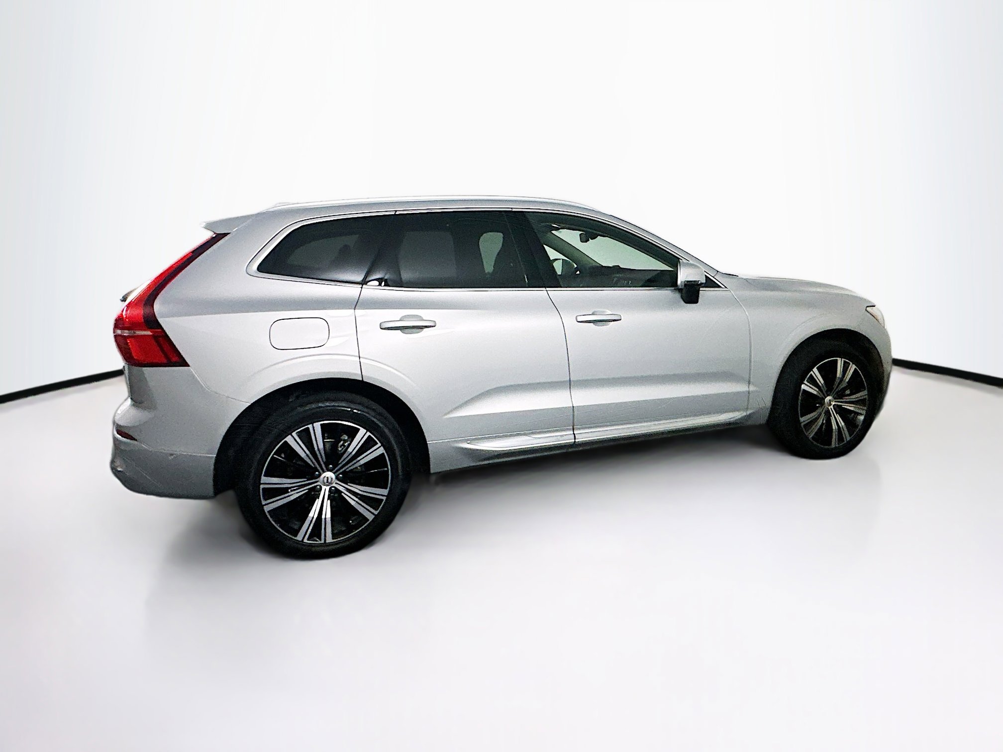 Used 2023 Volvo XC60 B5 Plus w/ Climate Package image 10