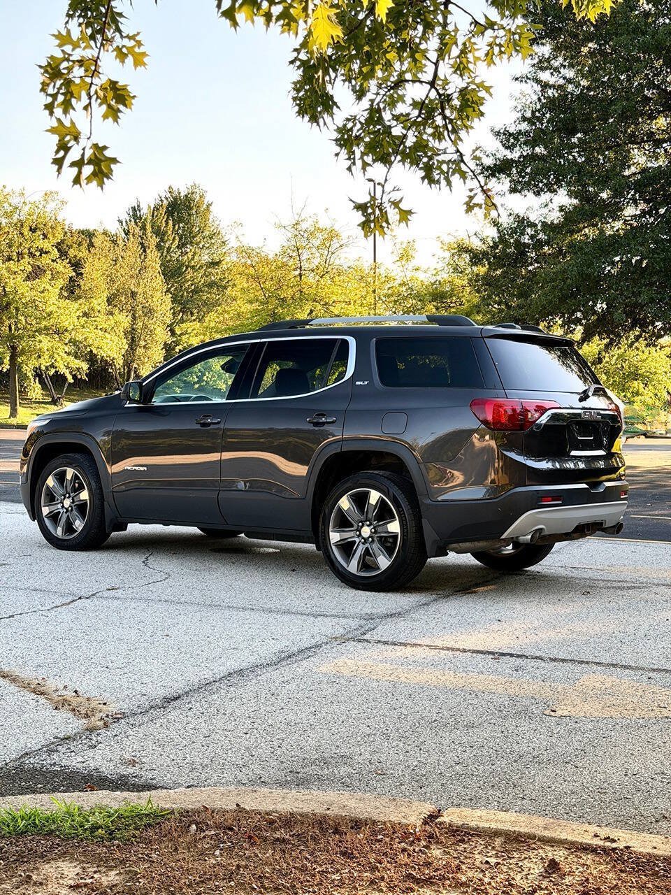 Used 2017 GMC Acadia SLT w/ LPO, Floor Liner Package AWD/4WD image 7