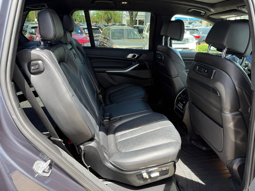 Used 2020 BMW X7 xDrive40i w/ M Sport Package AWD/4WD image 18