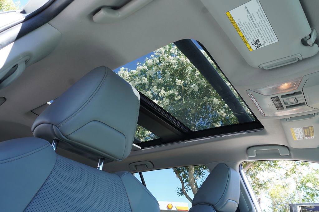 Used 2021 Toyota RAV4 Limited image 13