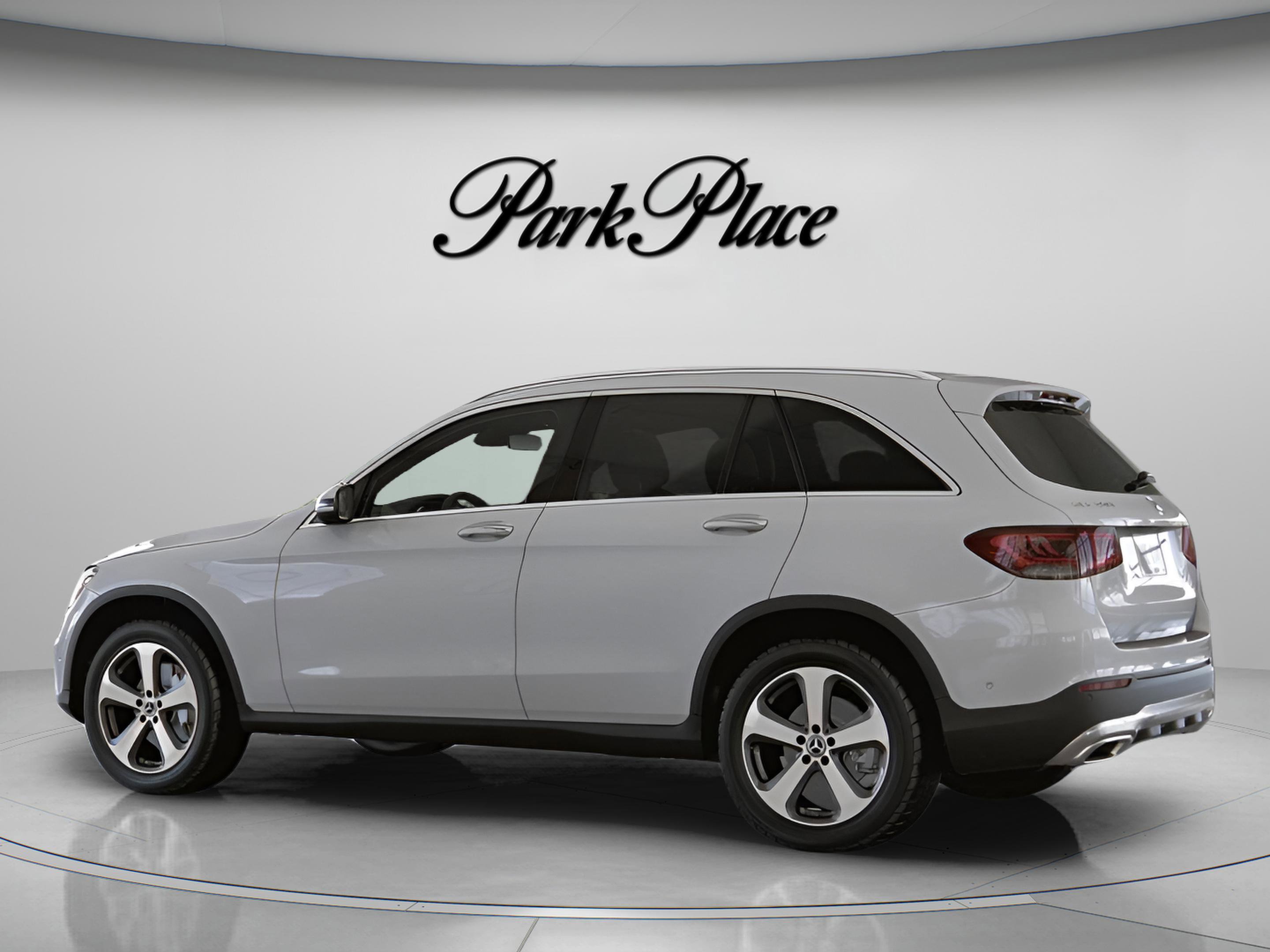 Certified 2022 Mercedes-Benz GLC 300 4MATIC w/ Premium Package Lite image 11