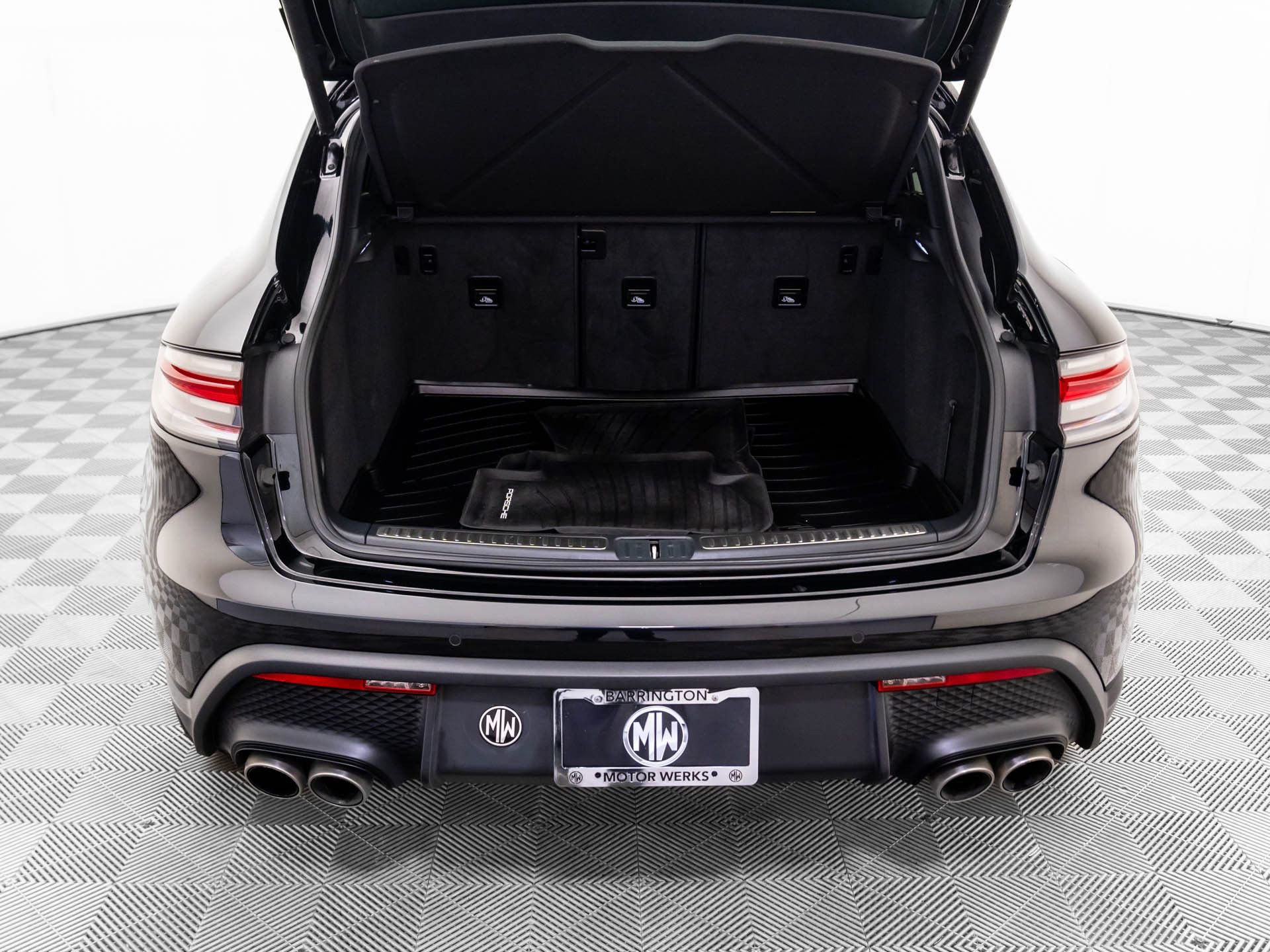 Certified 2023 Porsche Macan S image 28