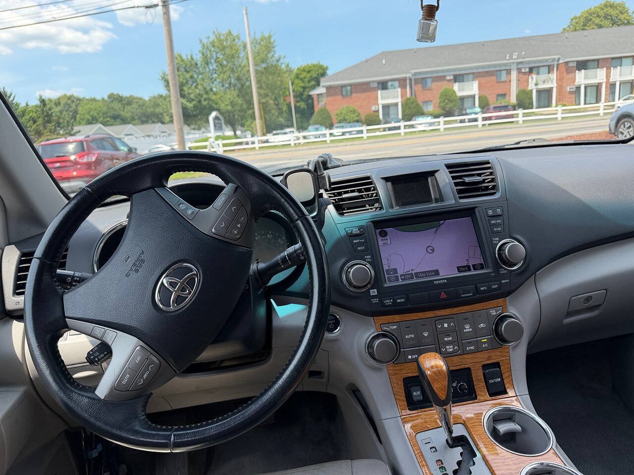Used 2010 Toyota Highlander Limited AWD/4WD image 11