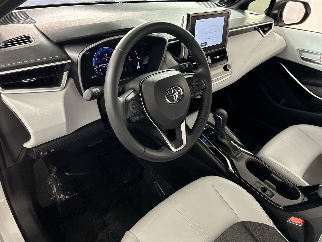 Used 2025 Toyota Corolla XSE FWD image 11