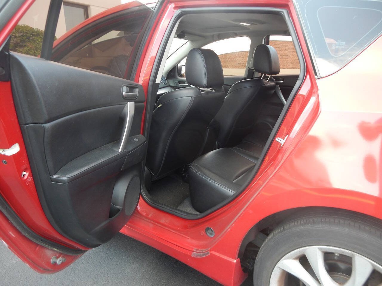 Used 2011 MAZDA MAZDA3 s Grand Touring w/ Tech Pkg FWD image 30