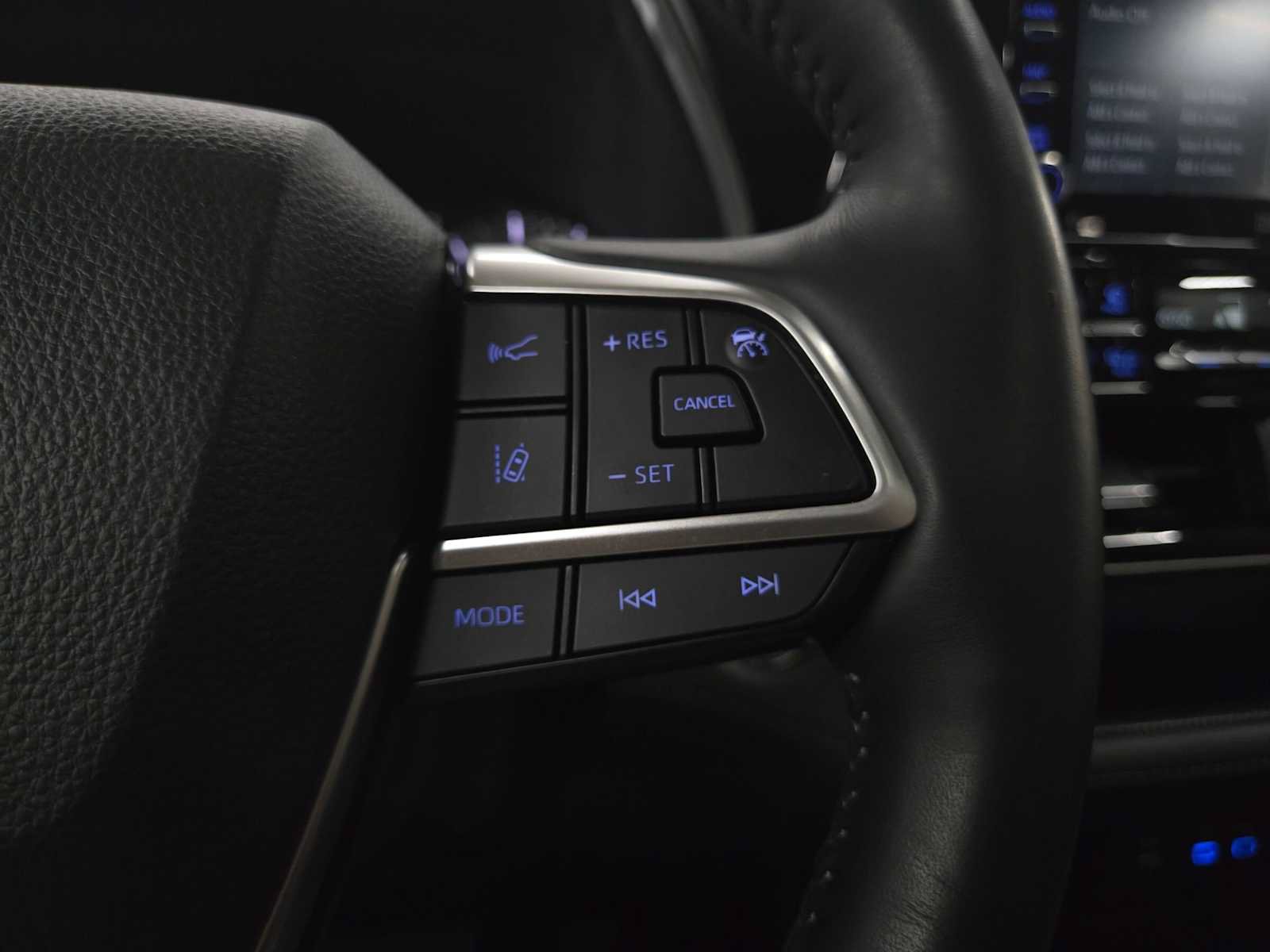 Used 2022 Toyota Highlander Limited AWD/4WD image 35