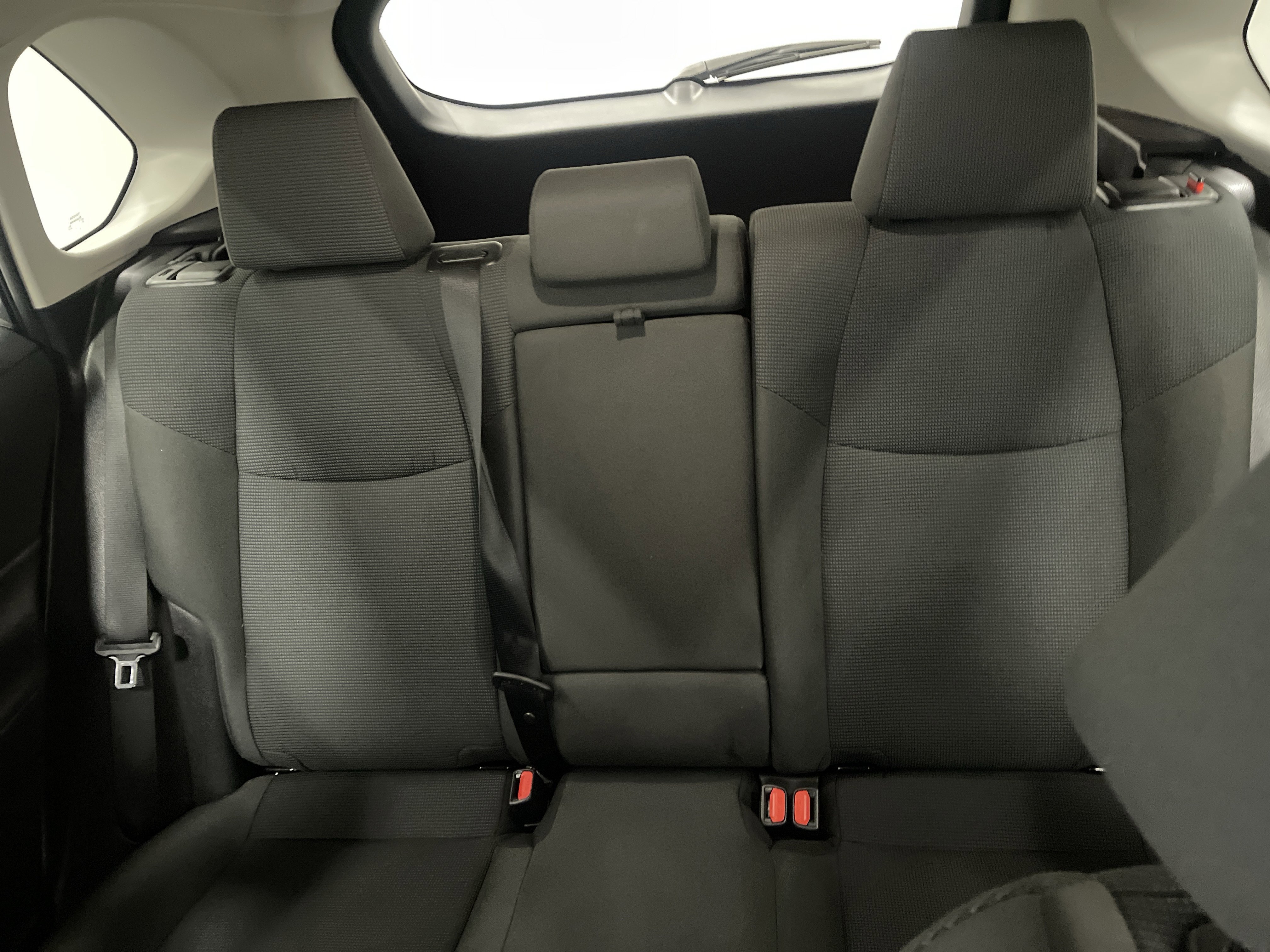 Used 2022 Toyota RAV4 LE image 11