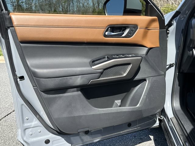 Certified 2025 Nissan Pathfinder Platinum w/ Lighting Package (N92) image 11