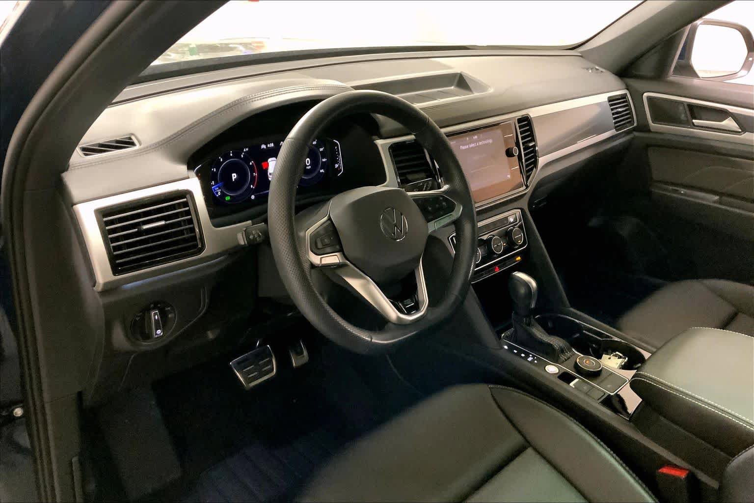 Used 2022 Volkswagen Atlas Cross Sport SEL R-Line w/ Cross Sport MDO Package AWD/4WD image 17