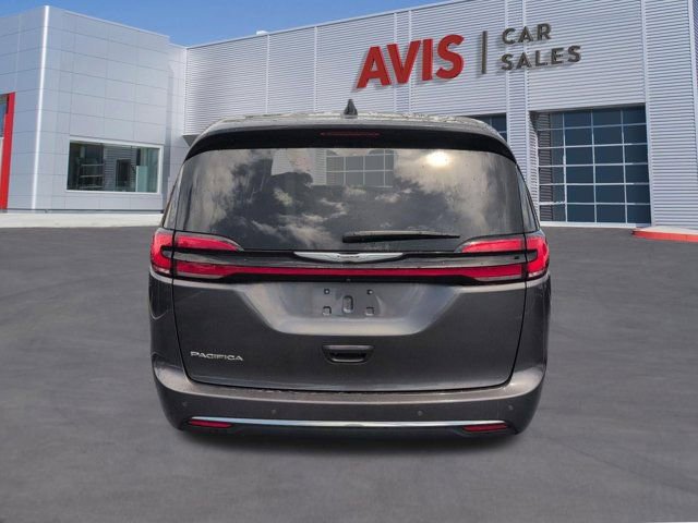 Used 2023 Chrysler Pacifica Touring-L image 7