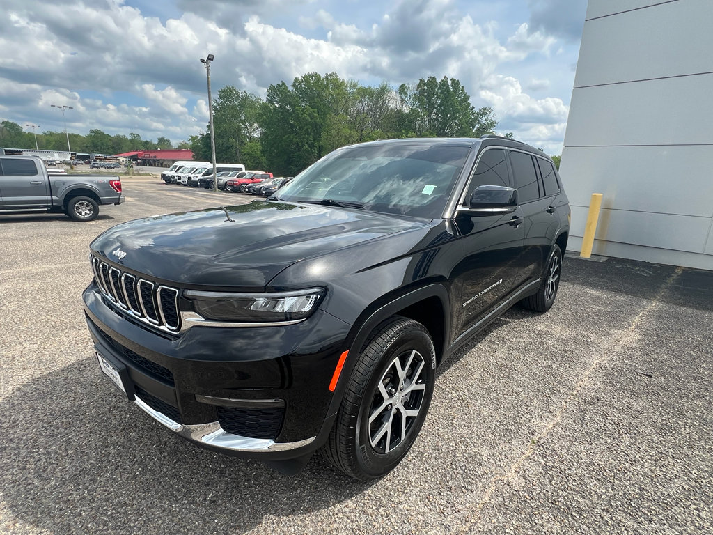 Used 2025 Jeep Grand Cherokee L Limited RWD image 5