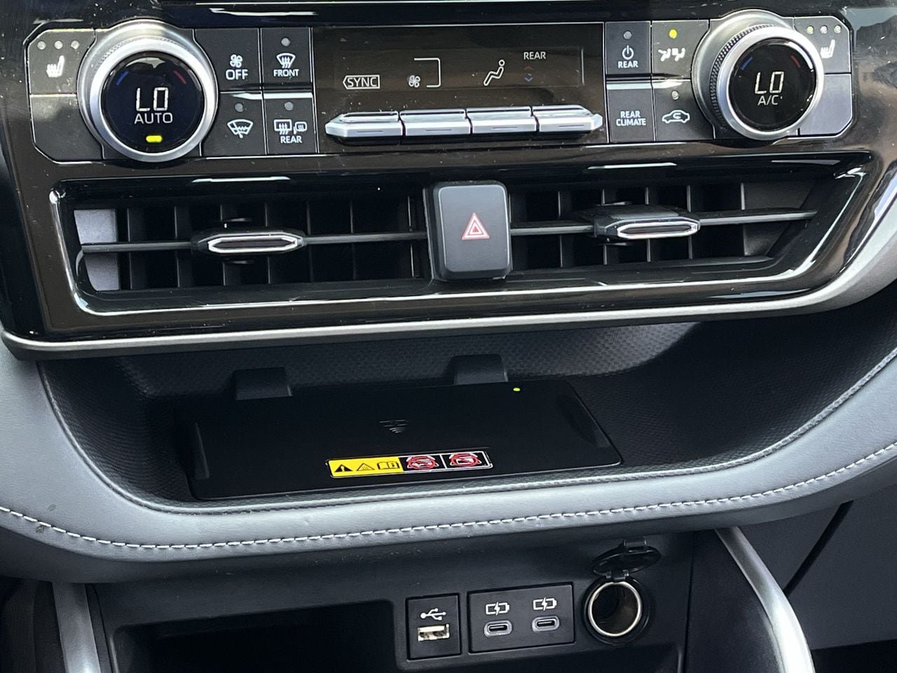 Used 2025 Toyota Highlander XLE AWD/4WD image 18