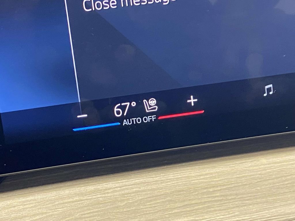 Used 2025 BMW 330i xDrive Sedan w/ Convenience Package image 28