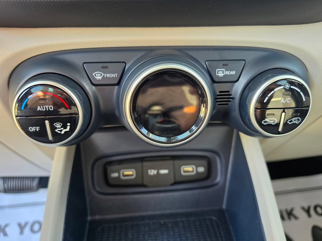 Used 2022 Hyundai Venue Limited FWD image 12