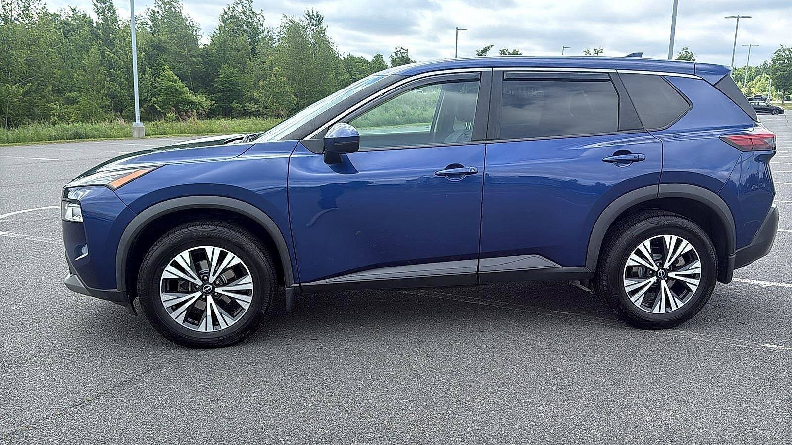 Used 2022 Nissan Rogue SV FWD image 12