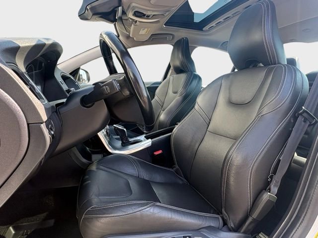 Used 2018 Volvo S60 T5 Dynamic image 12