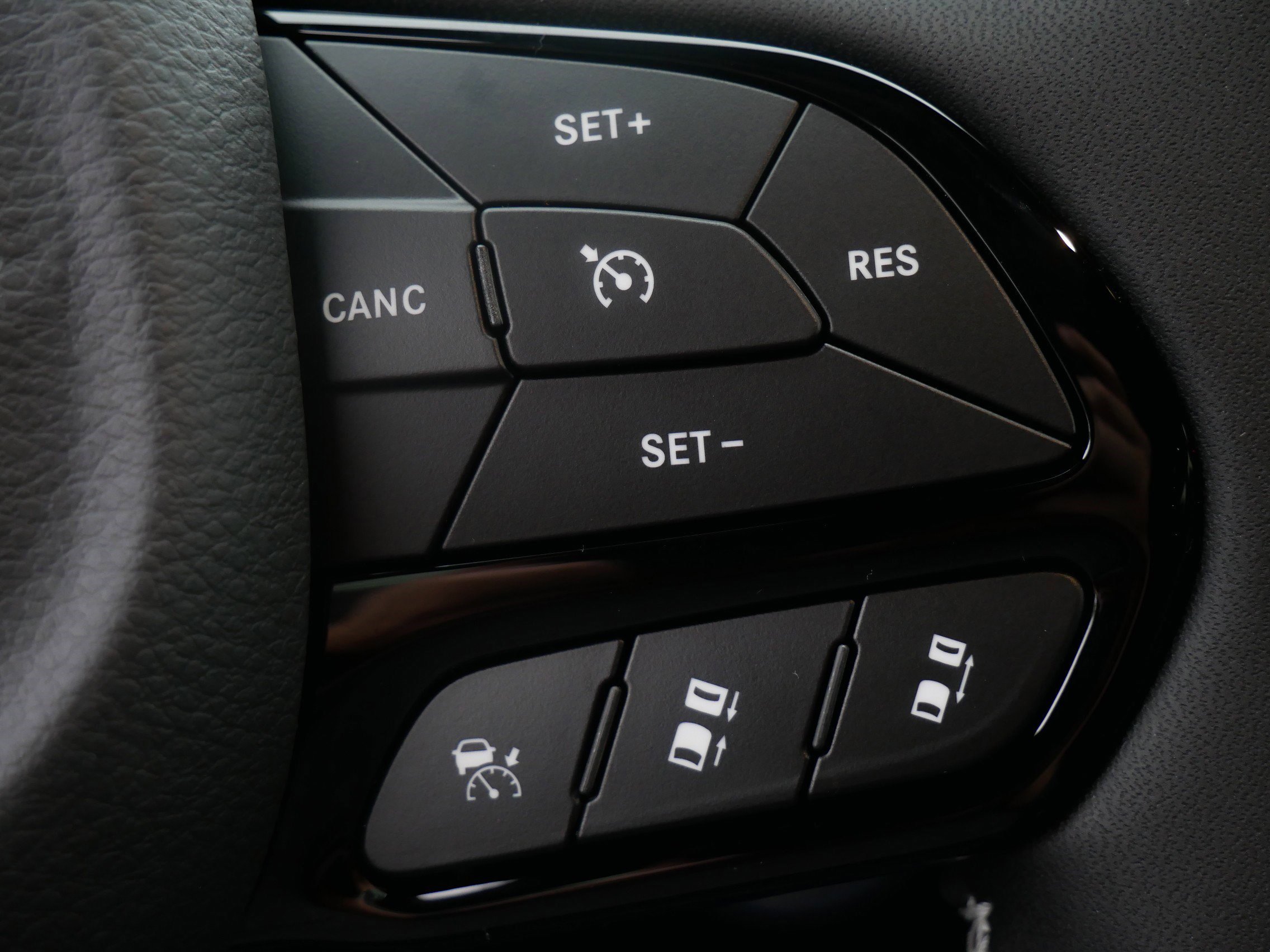 New 2026 Chrysler Pacifica Limited w/ S Appearance Package image 16