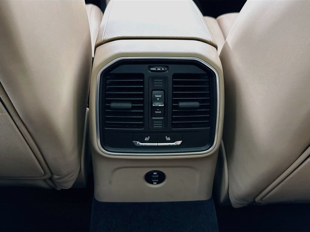 Certified 2025 Porsche Macan AWD/4WD image 27