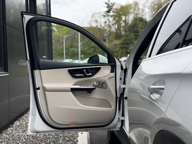 Used 2025 Mercedes-Benz GLC 300 4MATIC image 19
