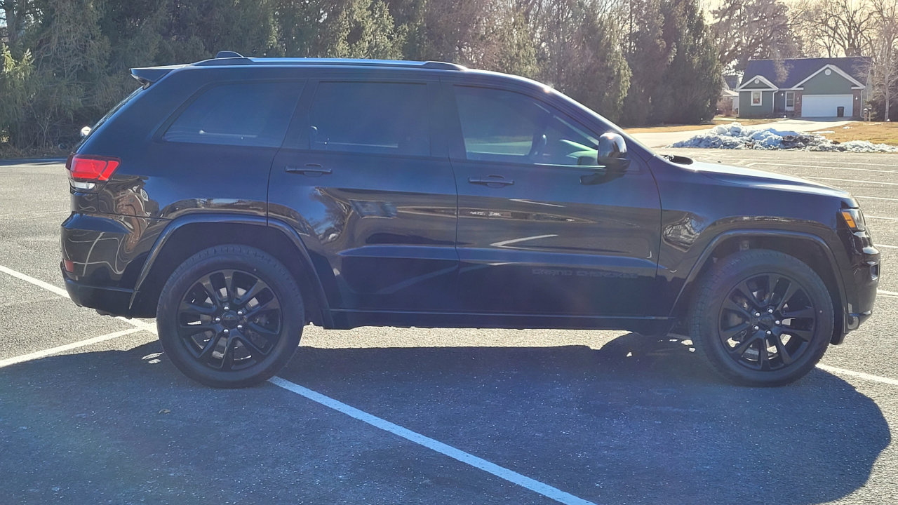 Used 2018 Jeep Grand Cherokee Altitude image 7