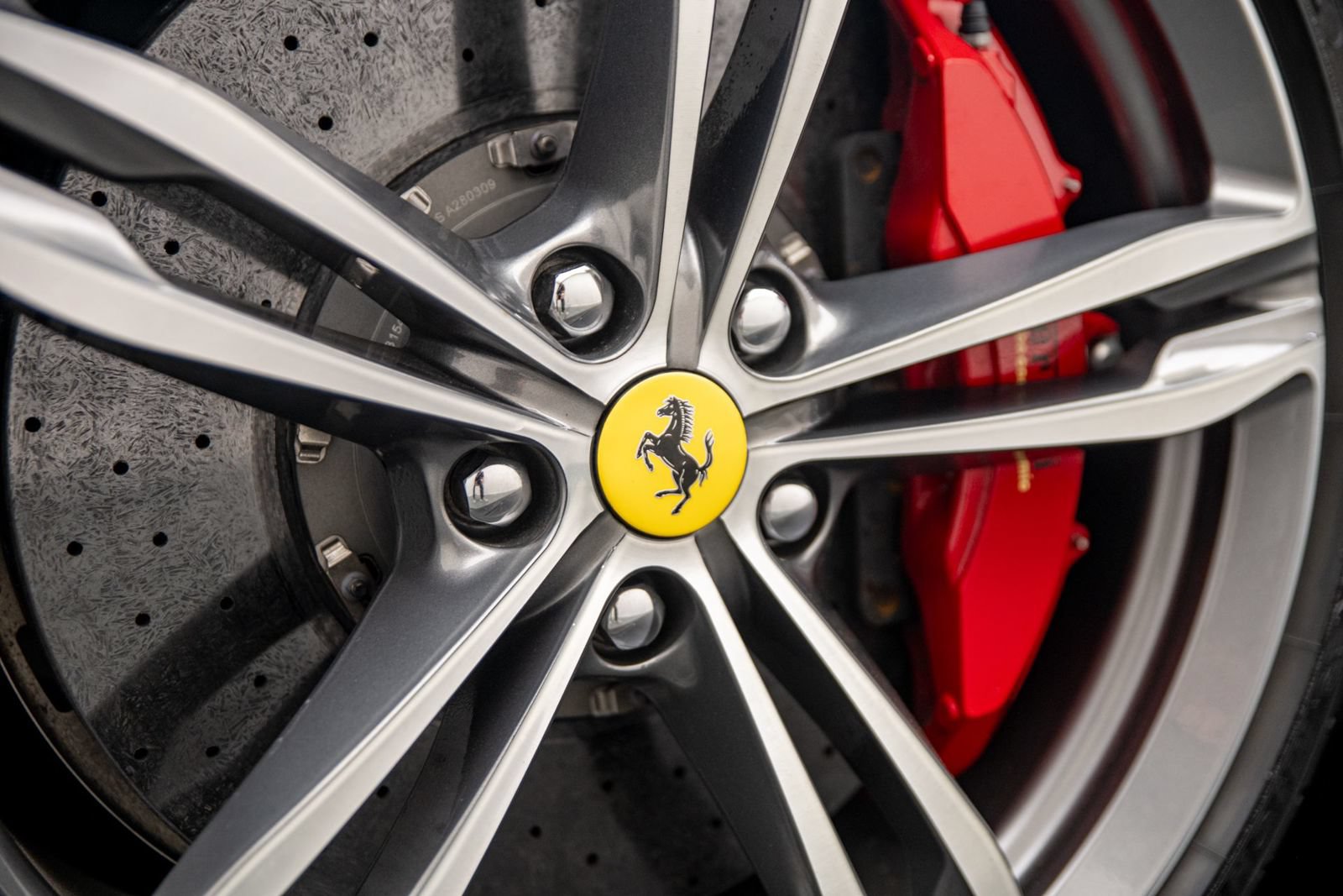 Used 2019 Ferrari GTC4Lusso AWD/4WD image 35